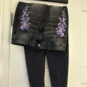 Whbm black jeans pants. Size 4 l, purple flower embroidered, in euc